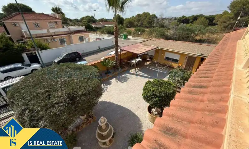 Vista exterior de Casa o xalet en venda en El Pinar de Campoverde