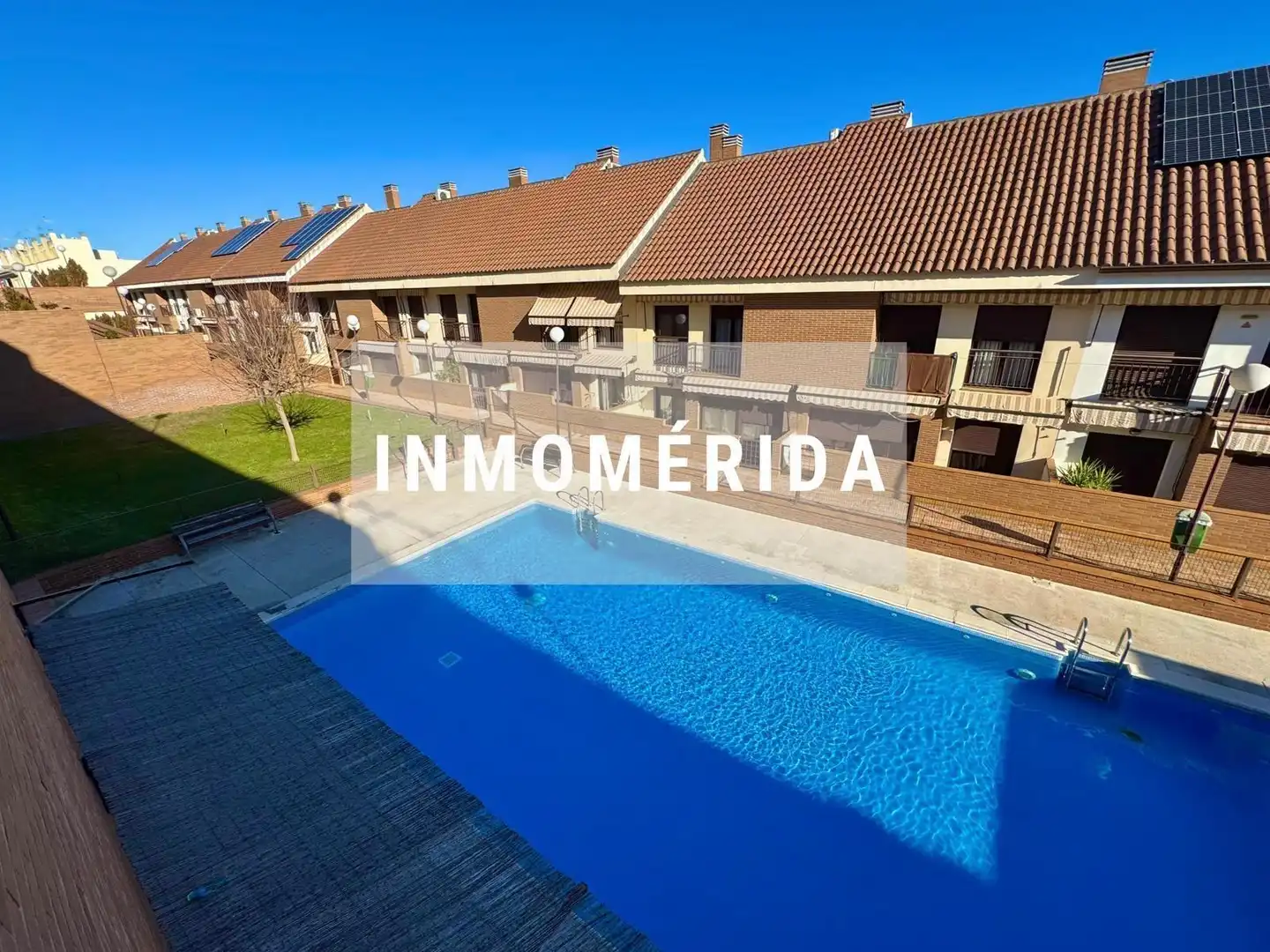 Vista exterior de Casa adosada en venta en Mérida con Aire acondicionado, Calefacción y Jardín privado