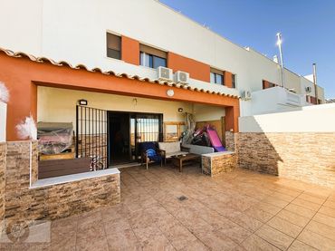 Terraced house for sale in Calle Tramontana