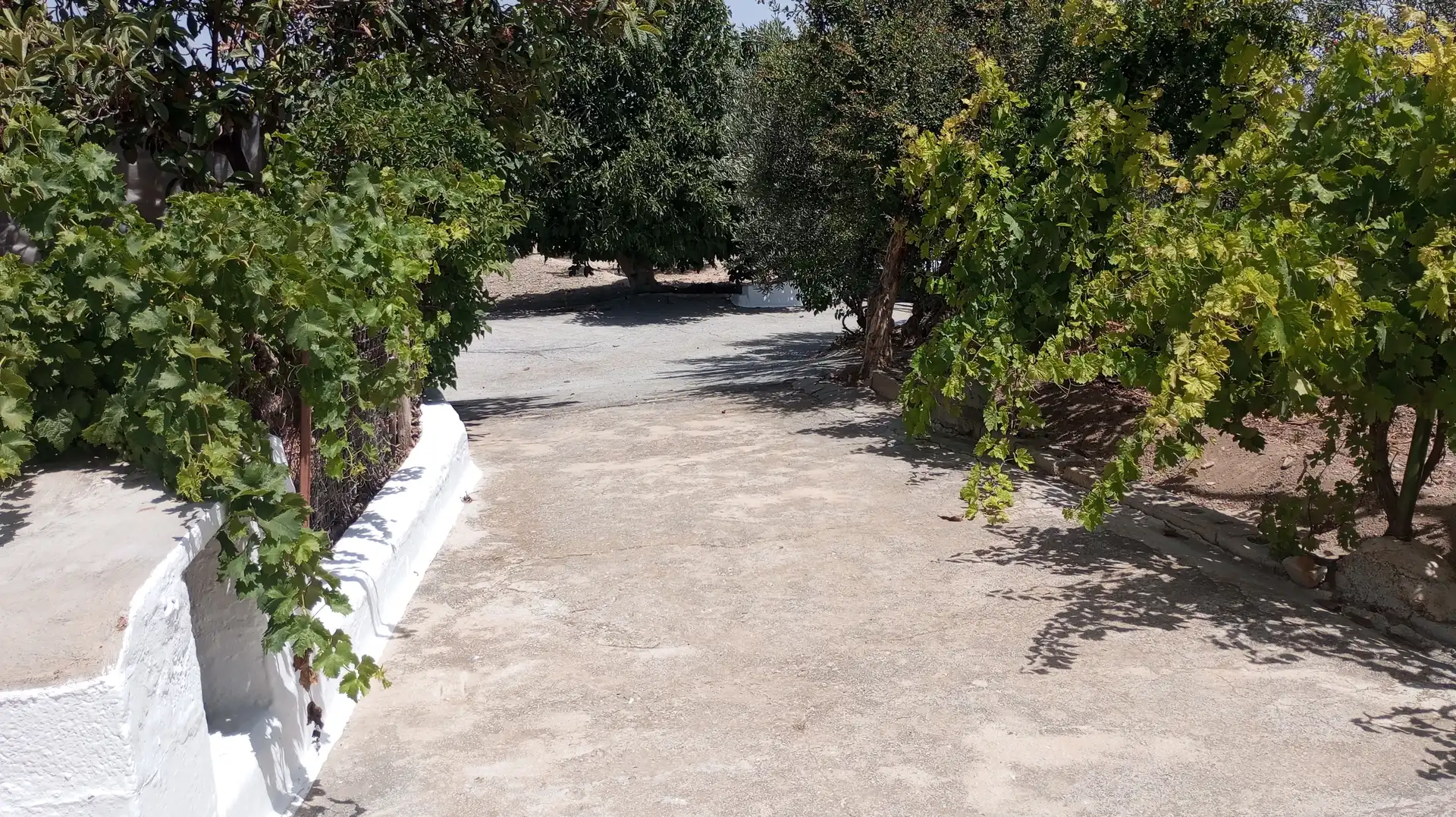 Aparcament de Casa o xalet en venda en Baza amb Moblat