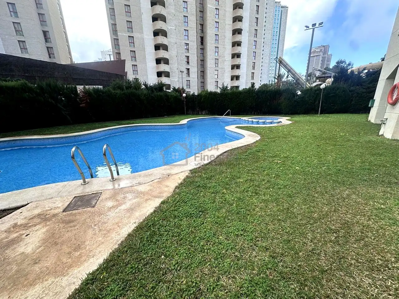 Schwimmbecken von Wohnungen zum Verkauf in Finestrat mit Klimaanlage, Privatgarten und Terrasse