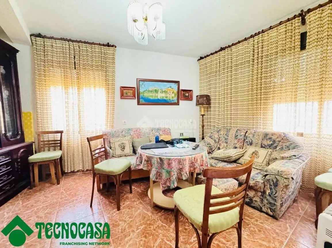Sala de estar de Casa adosada en venta en Los Navalmorales con Aire acondicionado y Terraza
