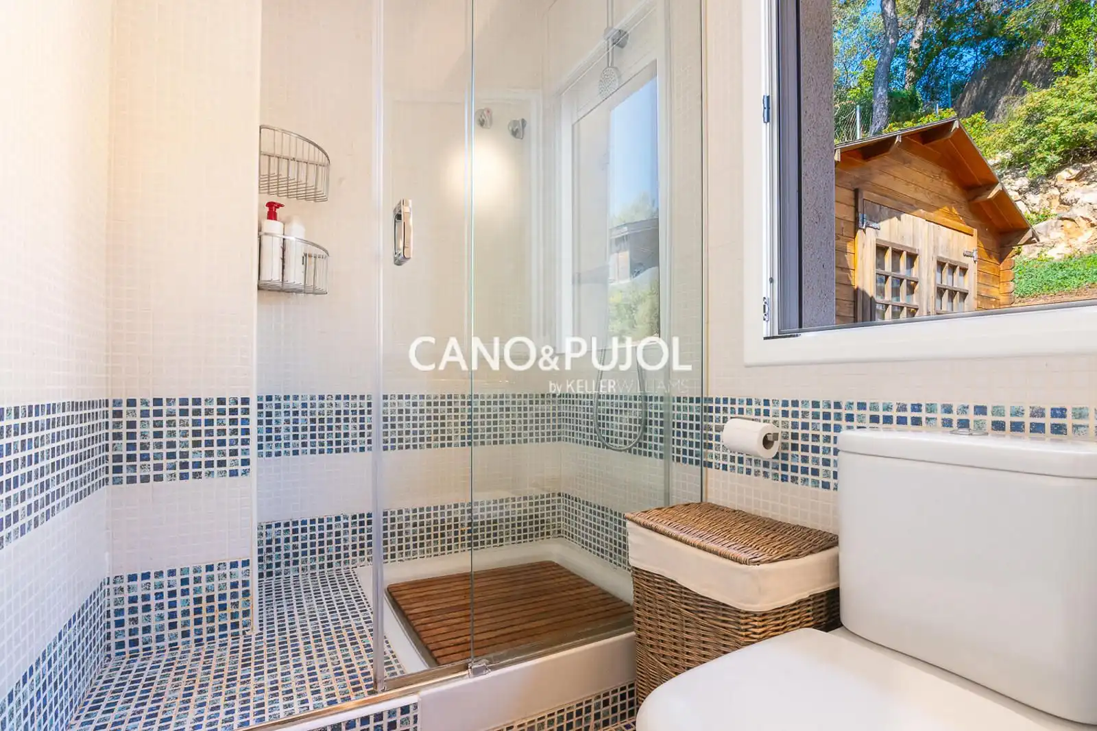 Baño de Casa o chalet en venta en Corbera de Llobregat con Calefacción, Terraza y Trastero