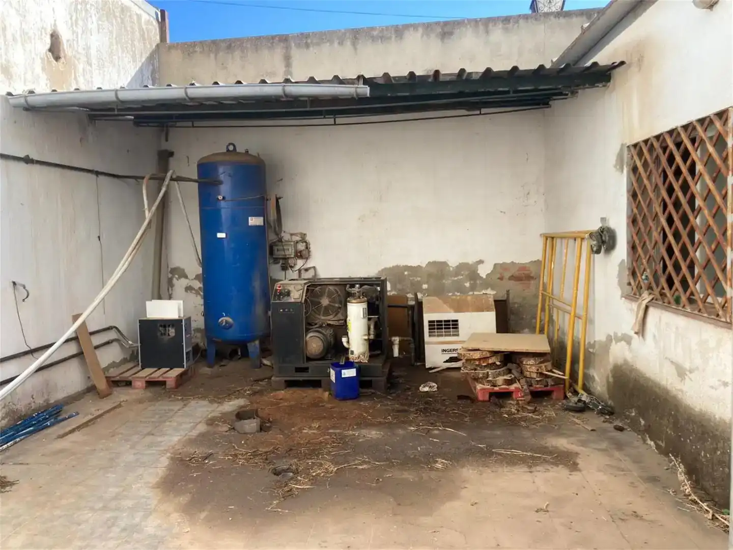 Industrial buildings for sale in Marmolejo