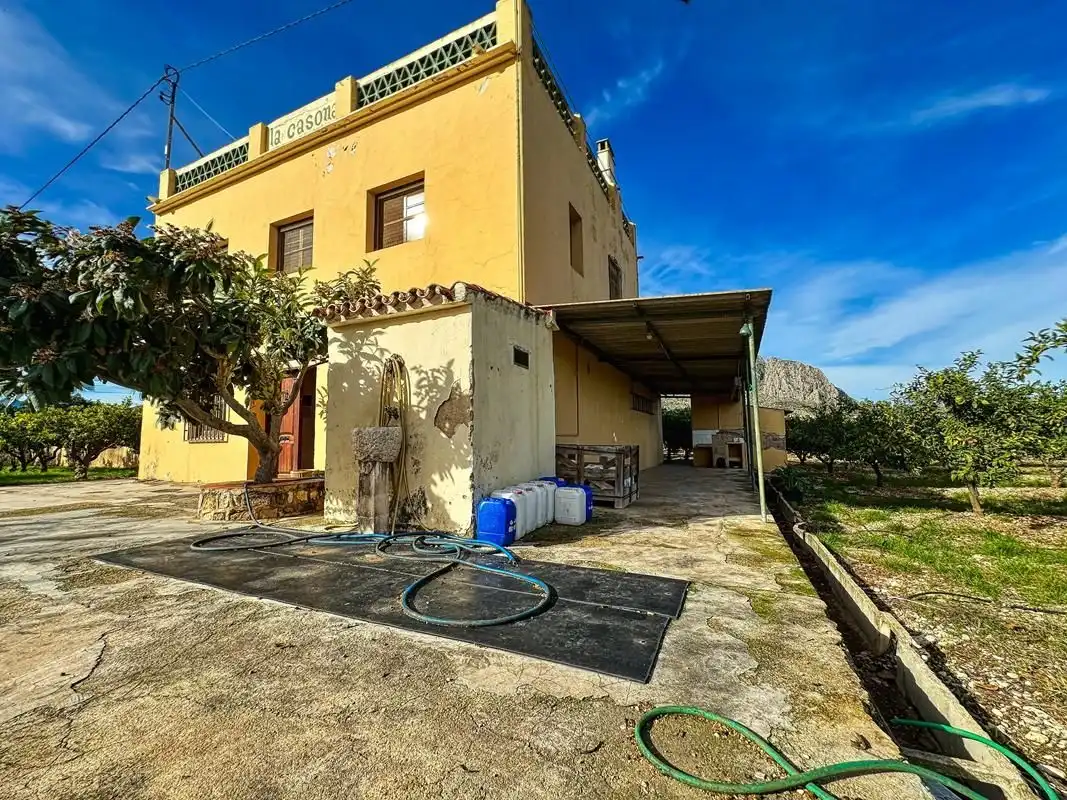 Vista exterior de Casa o xalet en venda en Beniarbeig amb Jardí privat, Terrassa i Traster