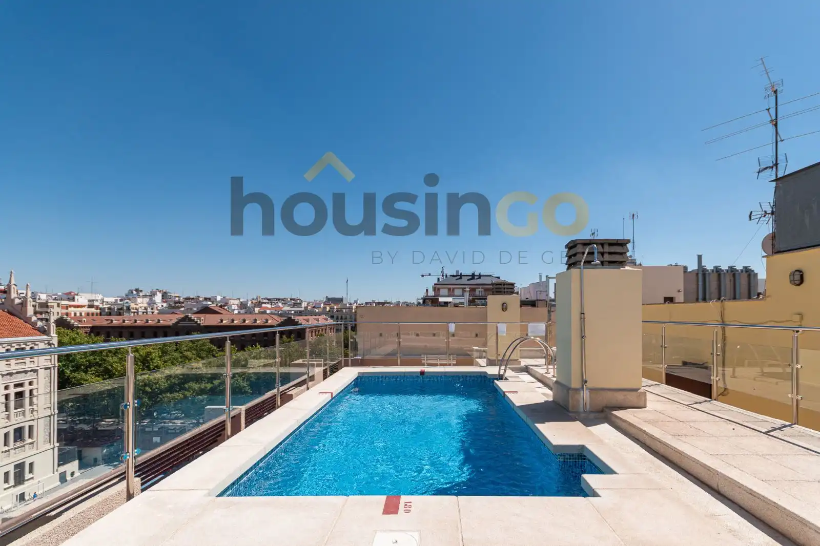 Swimming pool of Flat for rent in Madrid  with Air Conditioner, Heating and Terrace