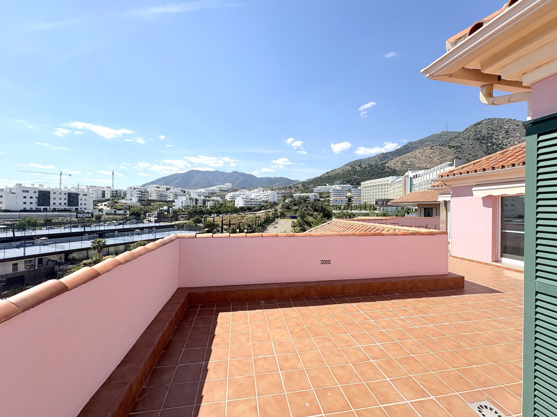 Exterior view of Apartment to rent in Fuengirola  with Air Conditioner, Terrace and Swimming Pool