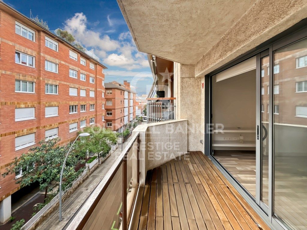 Exterior view of Flat for sale in  Barcelona Capital  with Air Conditioner and Terrace
