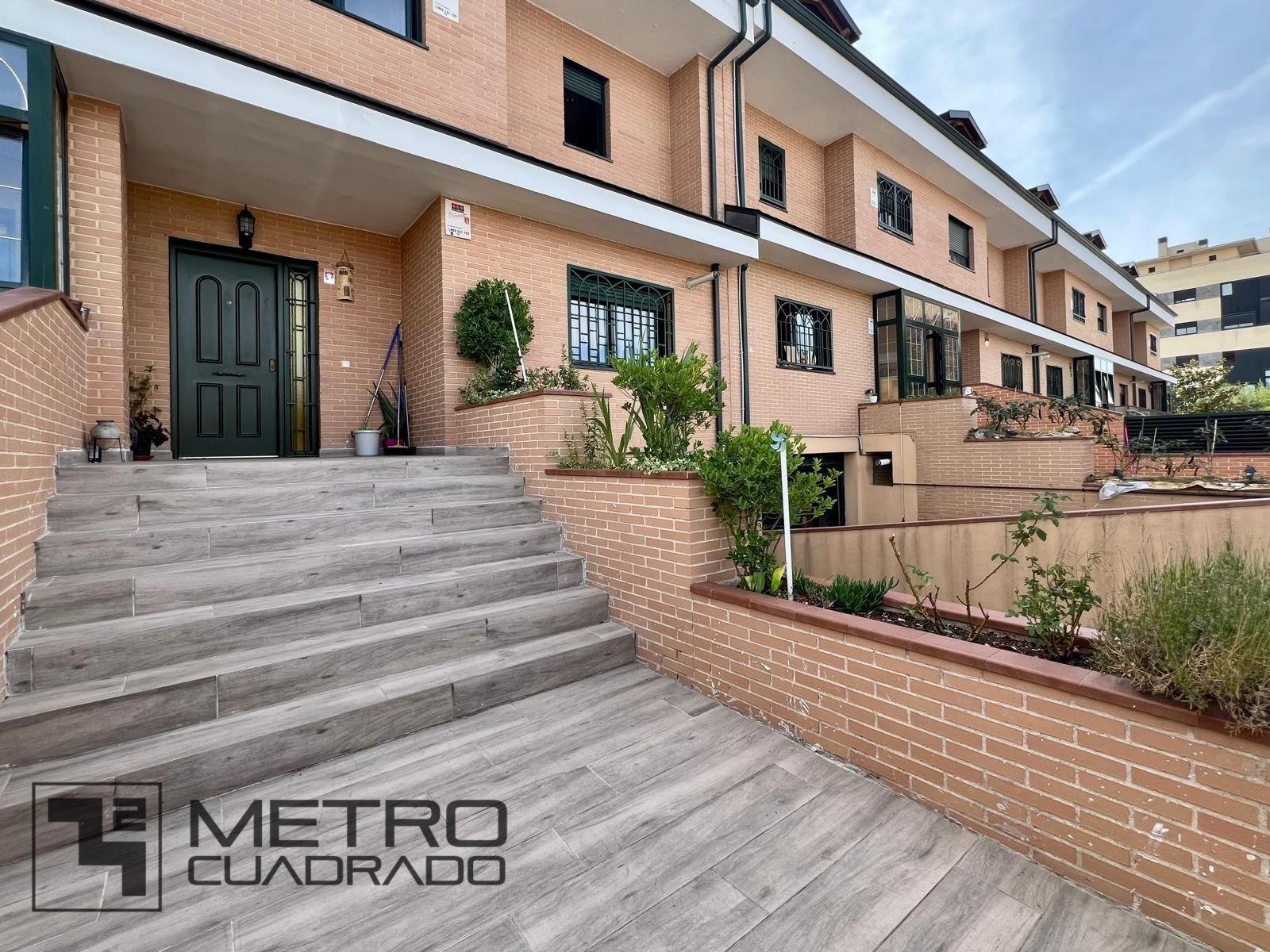 Exterior view of House or chalet for sale in Fuenlabrada  with Air Conditioner, Heating and Community pool