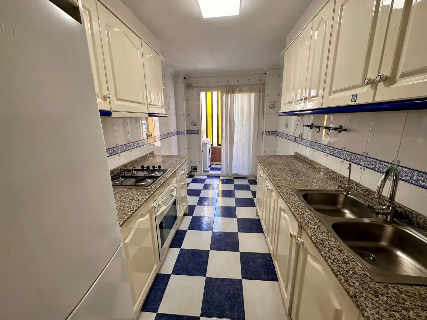 Cocina de Apartamento en venta en Torrevieja con Aire acondicionado, Jardín privado y Amueblado