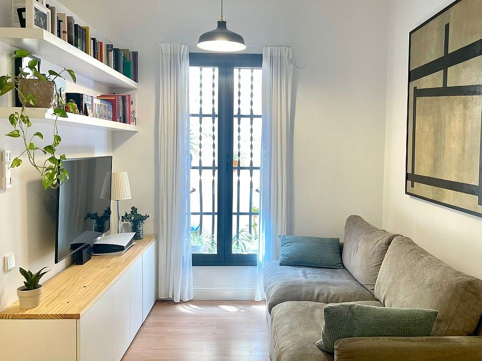 Living room of Single-family semi-detached for sale in  Barcelona Capital  with Air Conditioner, Heating and Parquet flooring