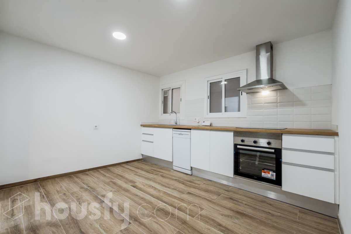 Kitchen of Flat for sale in Badalona  with Air Conditioner