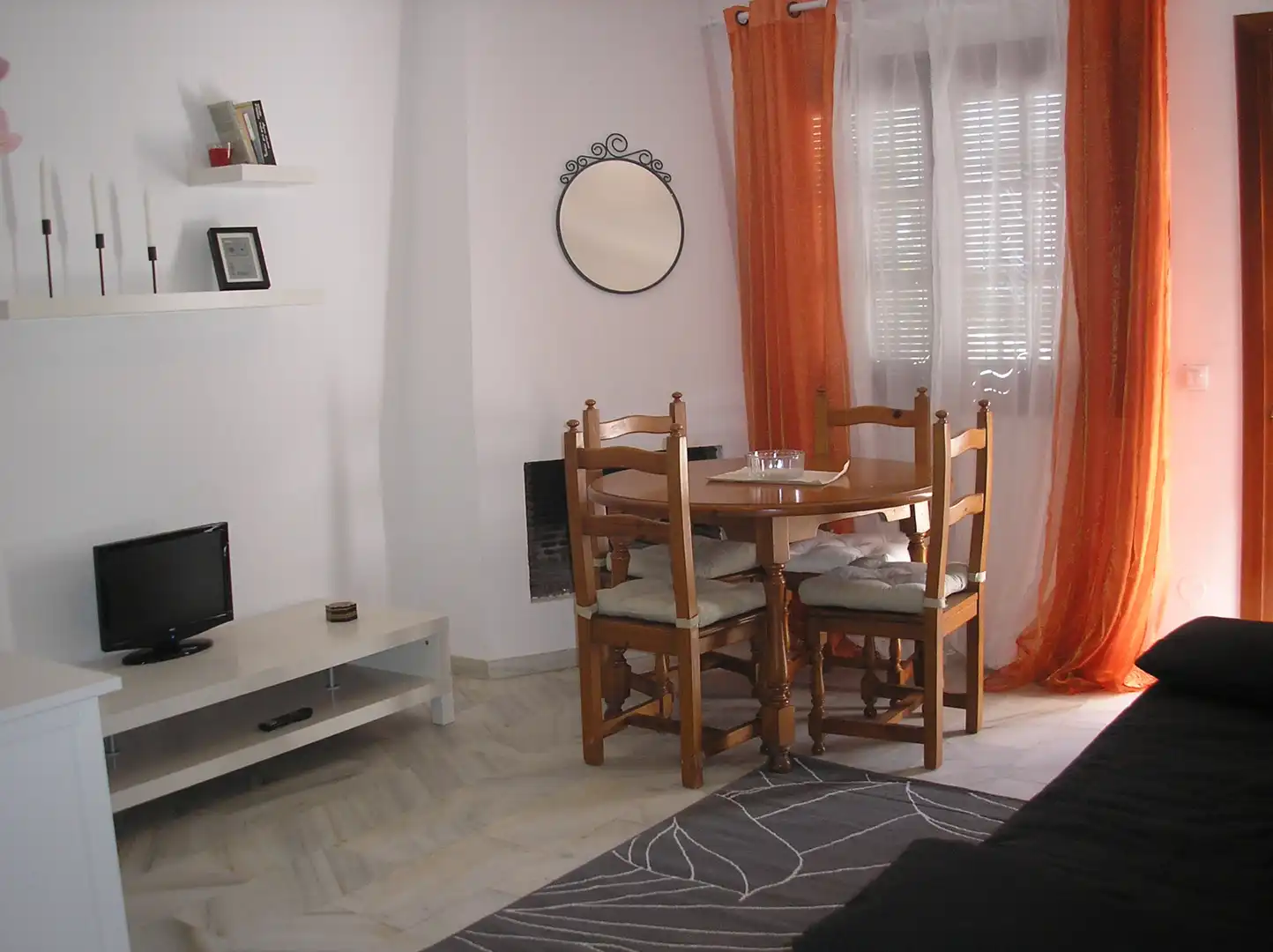 Menjador de Apartament en venda en Manilva amb Aire condicionat, Terrassa i Moblat