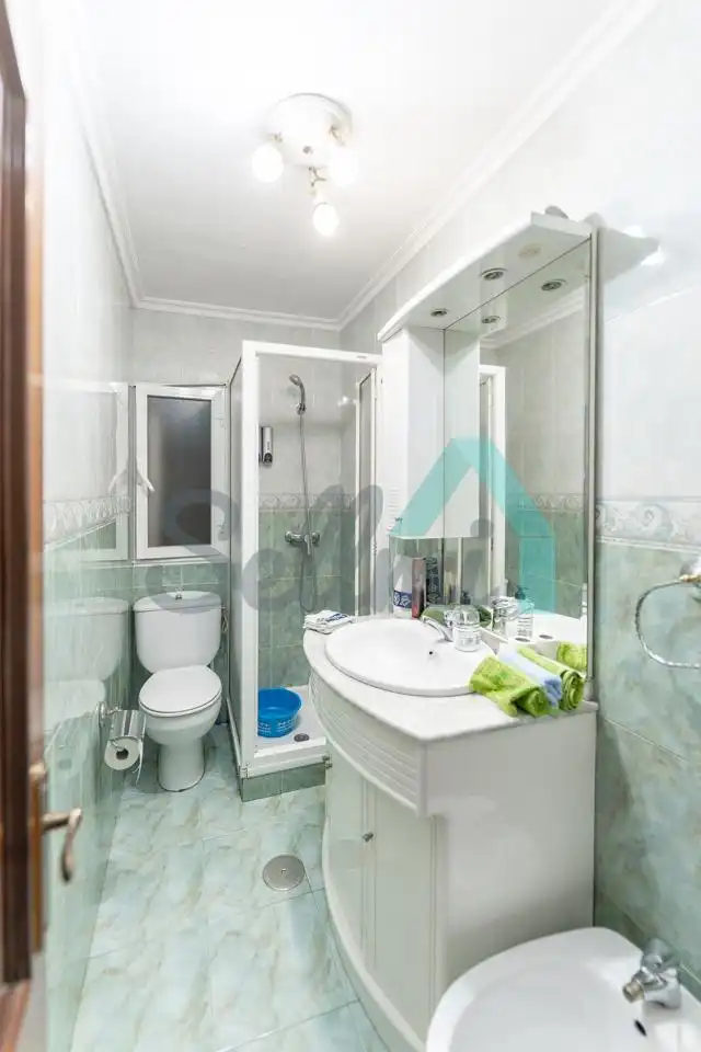 Bathroom of Flat for rent in Avilés  with Terrace and Furnished