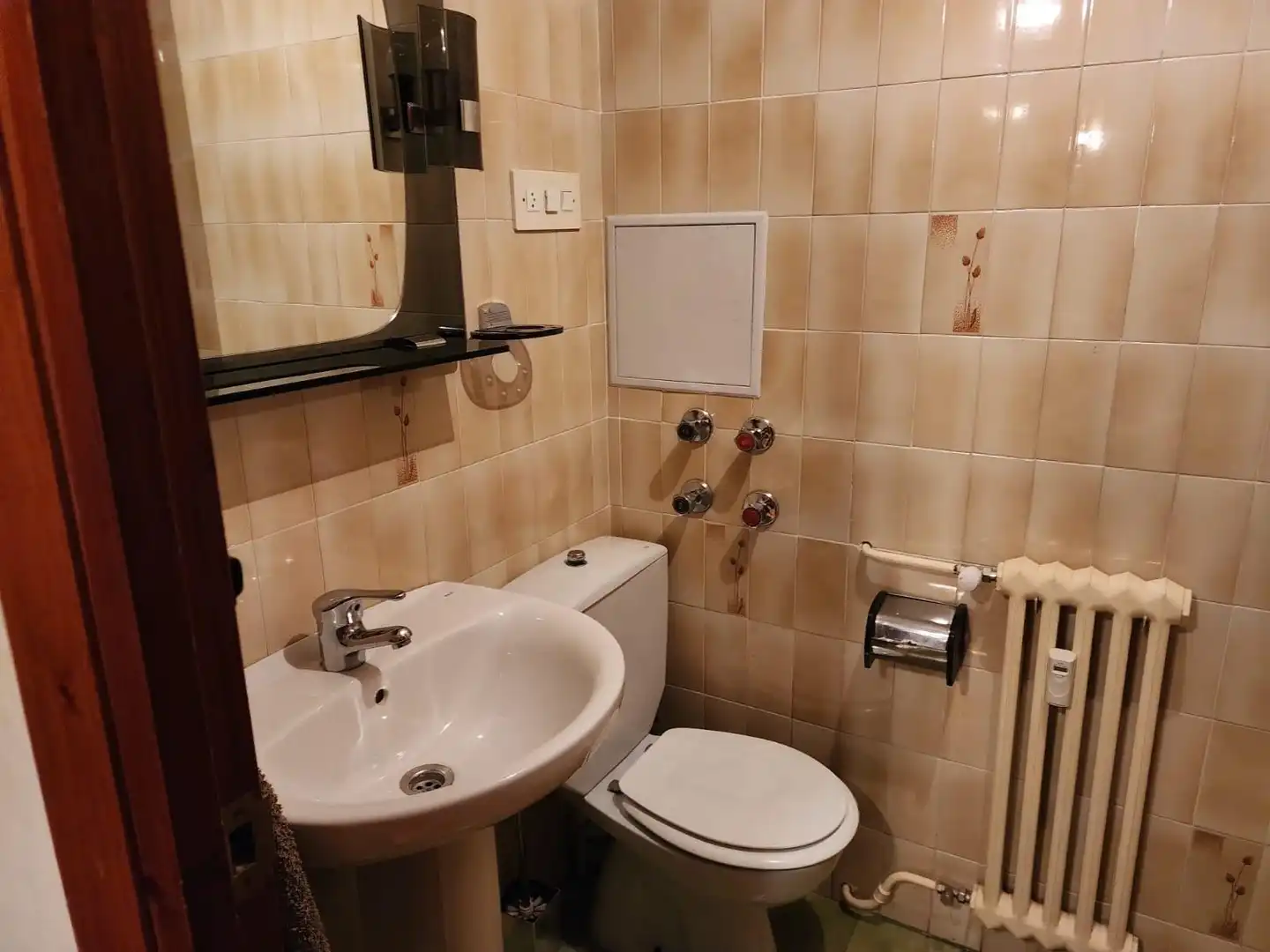 Bathroom of Flat for sale in Jaca  with Terrace, Storage room and Furnished