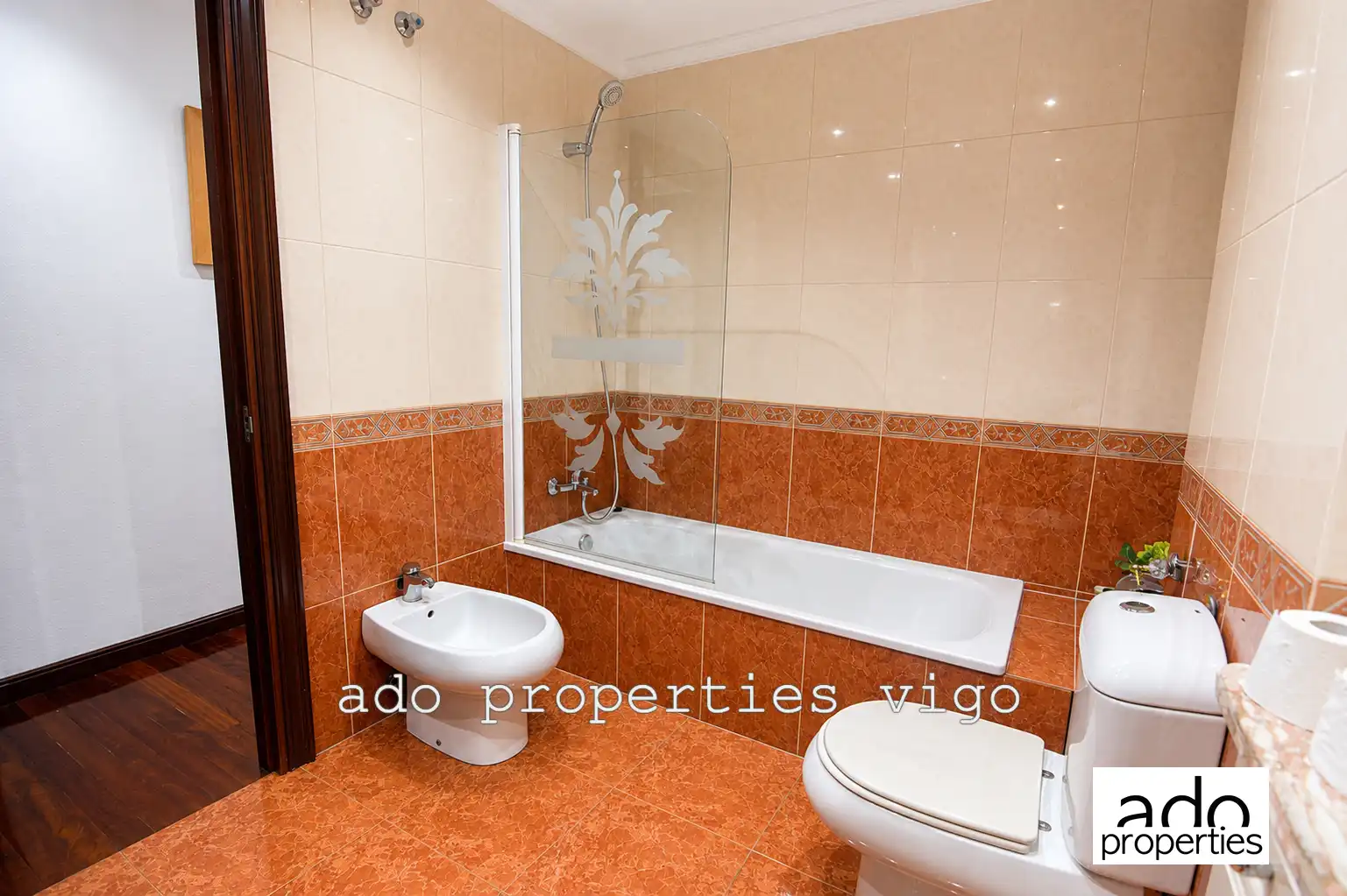 Baño de Piso en venta en Vigo  con Calefacción, Parquet y Trastero