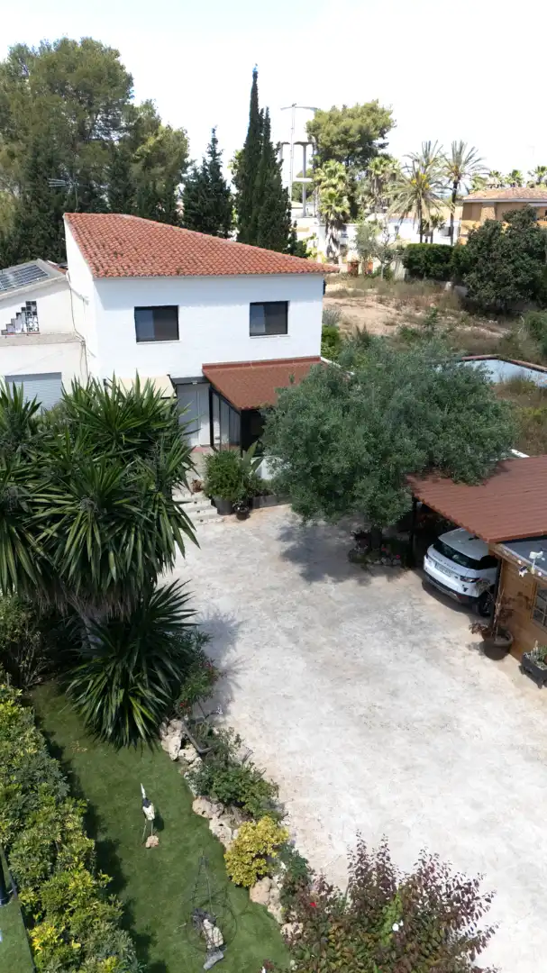 Vista exterior de Casa adosada en venta en L'Eliana con Aire acondicionado y Jardín privado