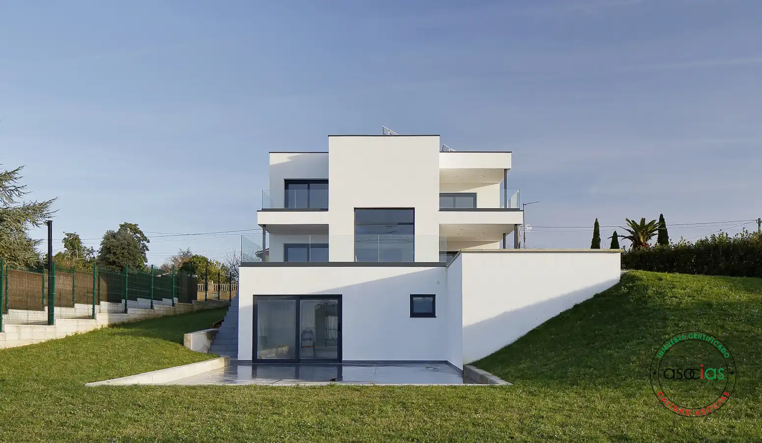 Vista exterior de Casa o xalet en venda en Gijón  amb Calefacció, Jardí privat i Terrassa
