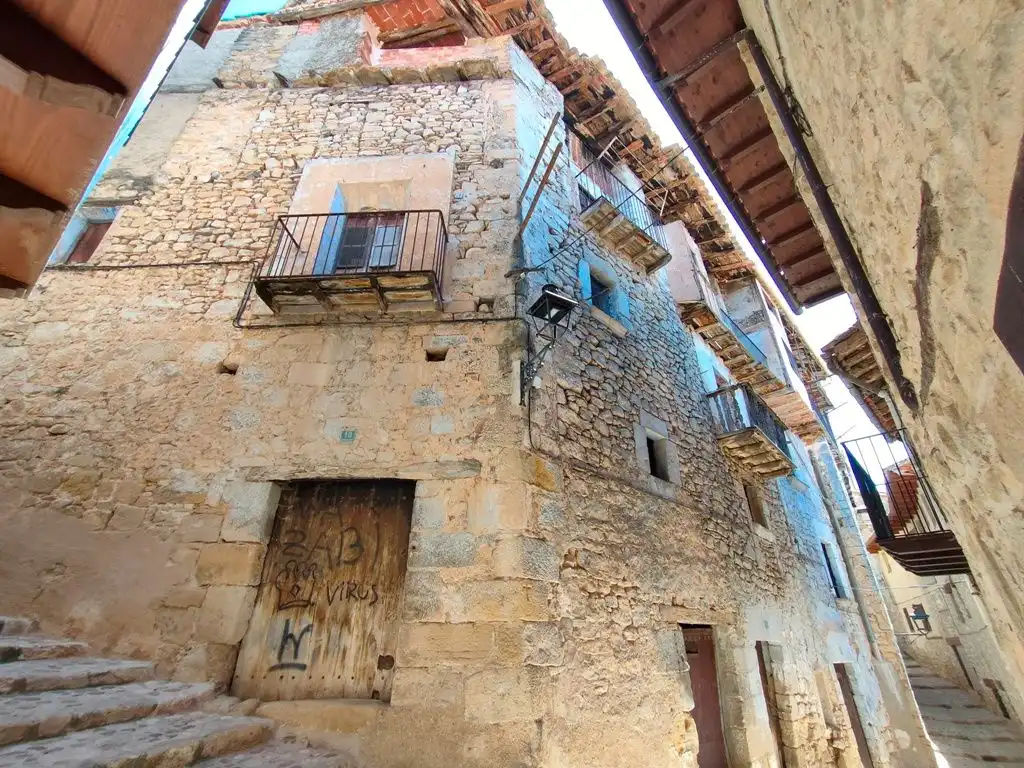 Casa rústica amb terrassa en venda a Valderrobres