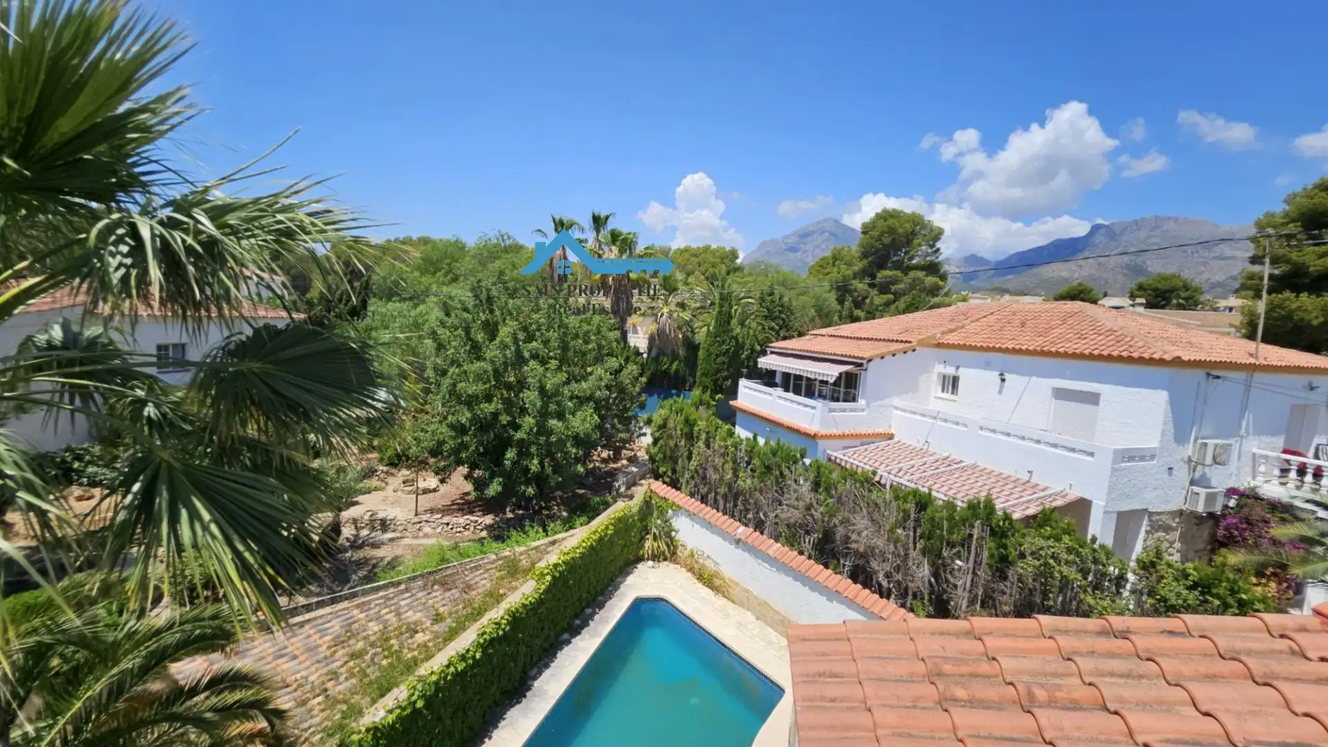 Vista exterior de Casa o xalet en venda en La Nucia amb Aire condicionat, Calefacció i Jardí privat