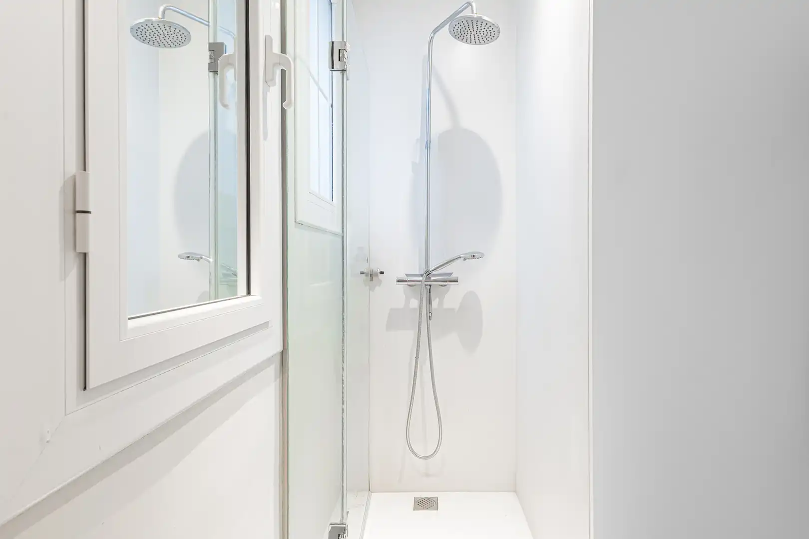 Bathroom of Flat for sale in Barcelona  with Heating and Balcony