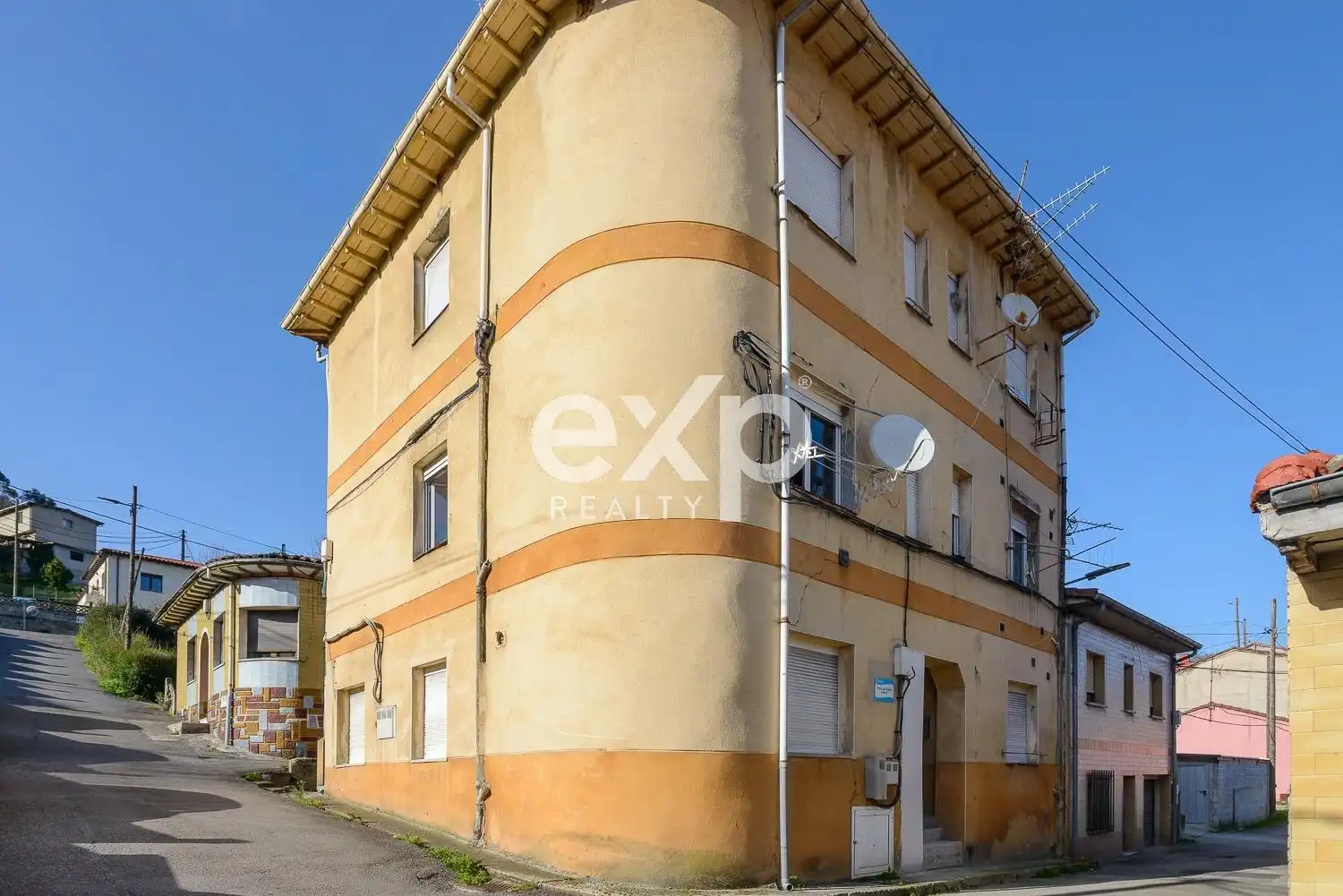 Wohngebäude zum Verkauf in Calle PRADO DE LA FUENTE 1