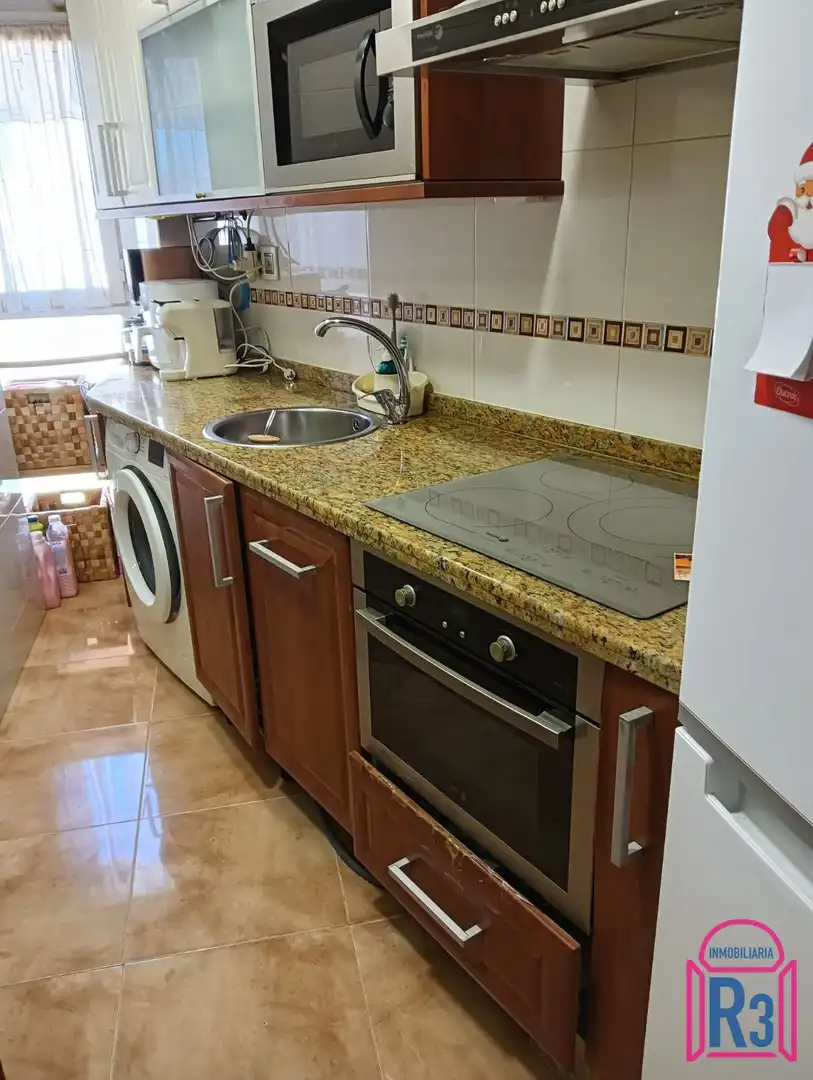 Cuina de Dúplex en venda en San Andrés del Rabanedo amb Calefacció, Traster i Moblat
