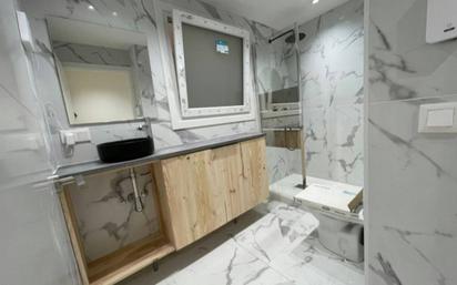 Badezimmer von Einfamilien-Reihenhaus zum verkauf in Lizartza