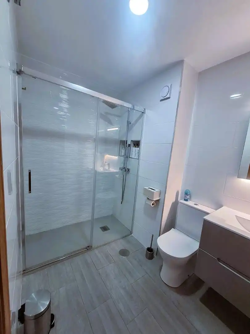 Baño de Piso en venta en La Línea de la Concepción con Aire acondicionado, Calefacción y Terraza