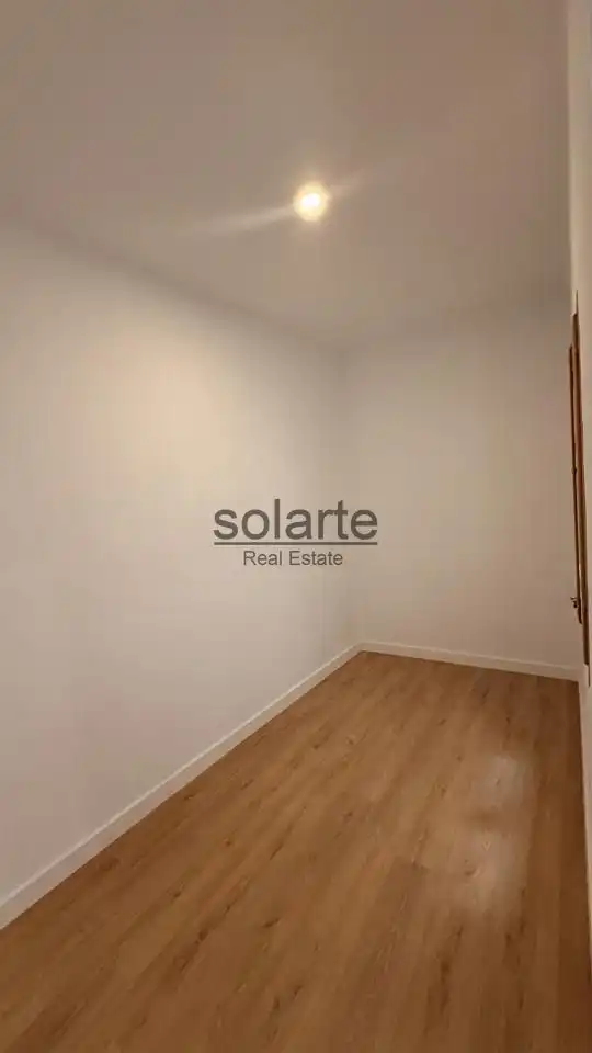 Flat for sale in Barcelona  with Air Conditioner and Parquet flooring
