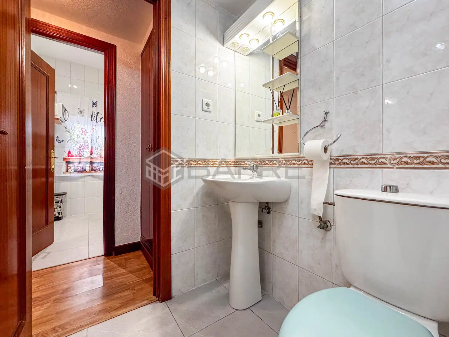 Bathroom of Flat for sale in Madrid