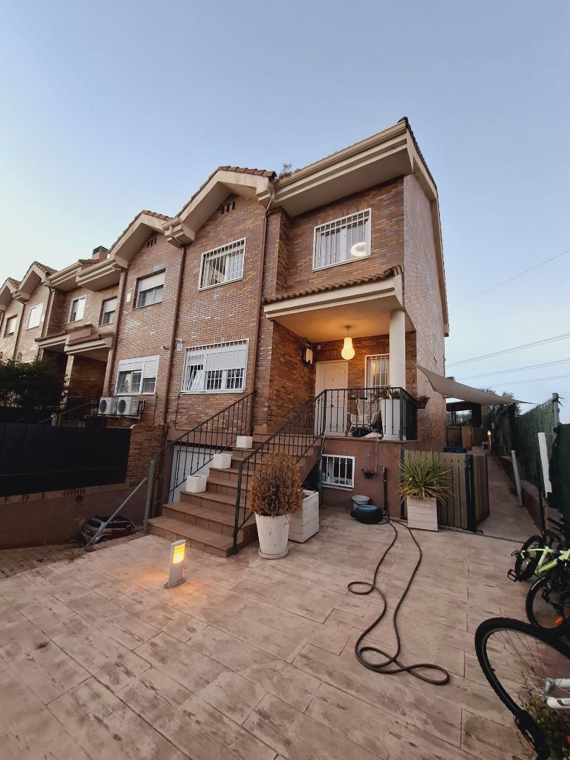 Single-family semi-detached for sale in Calle de Santoña, Las Castañeras - Bulevar