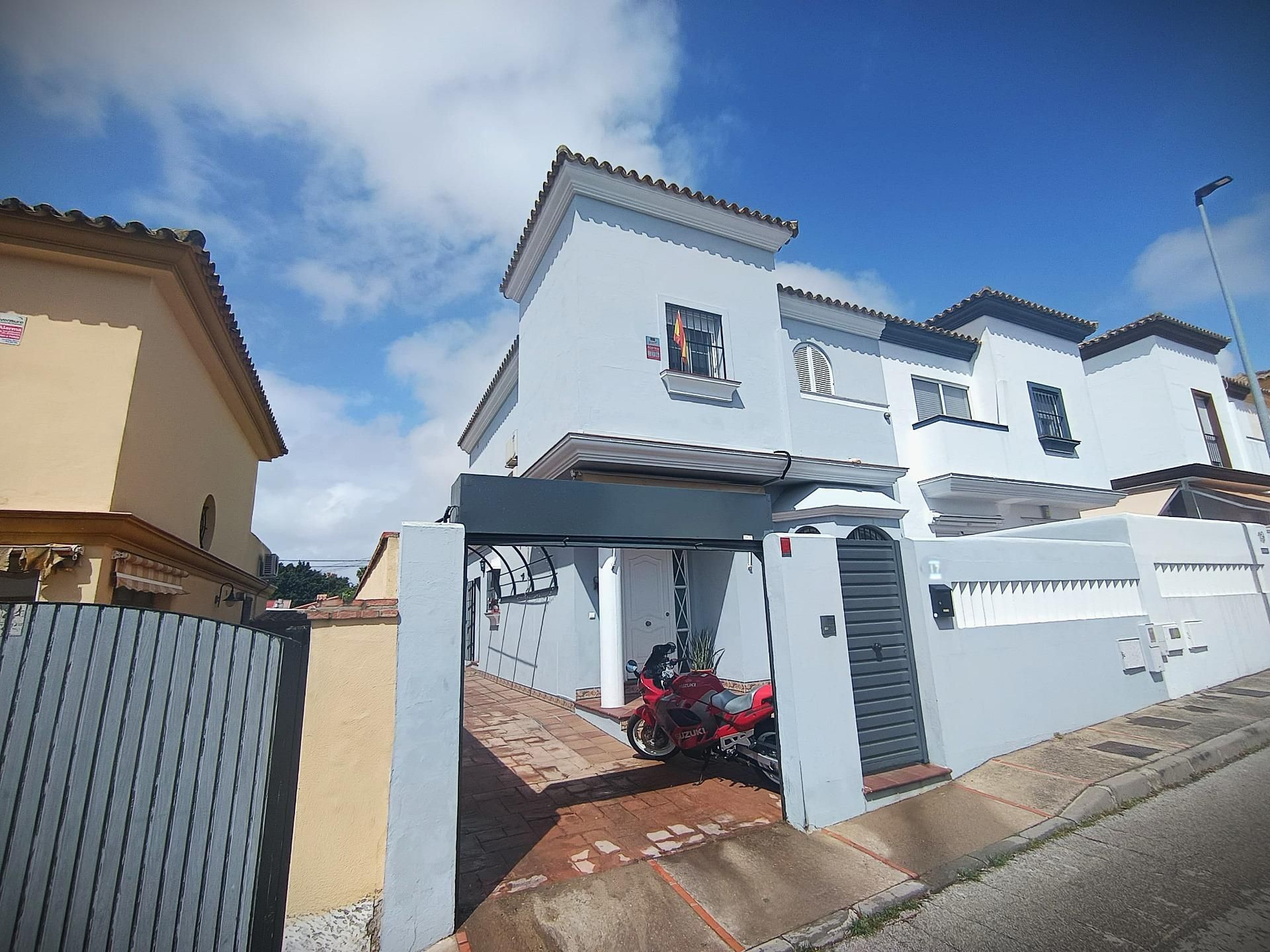 Exterior view of House or chalet for sale in Chiclana de la Frontera  with Air Conditioner, Heating and Private garden