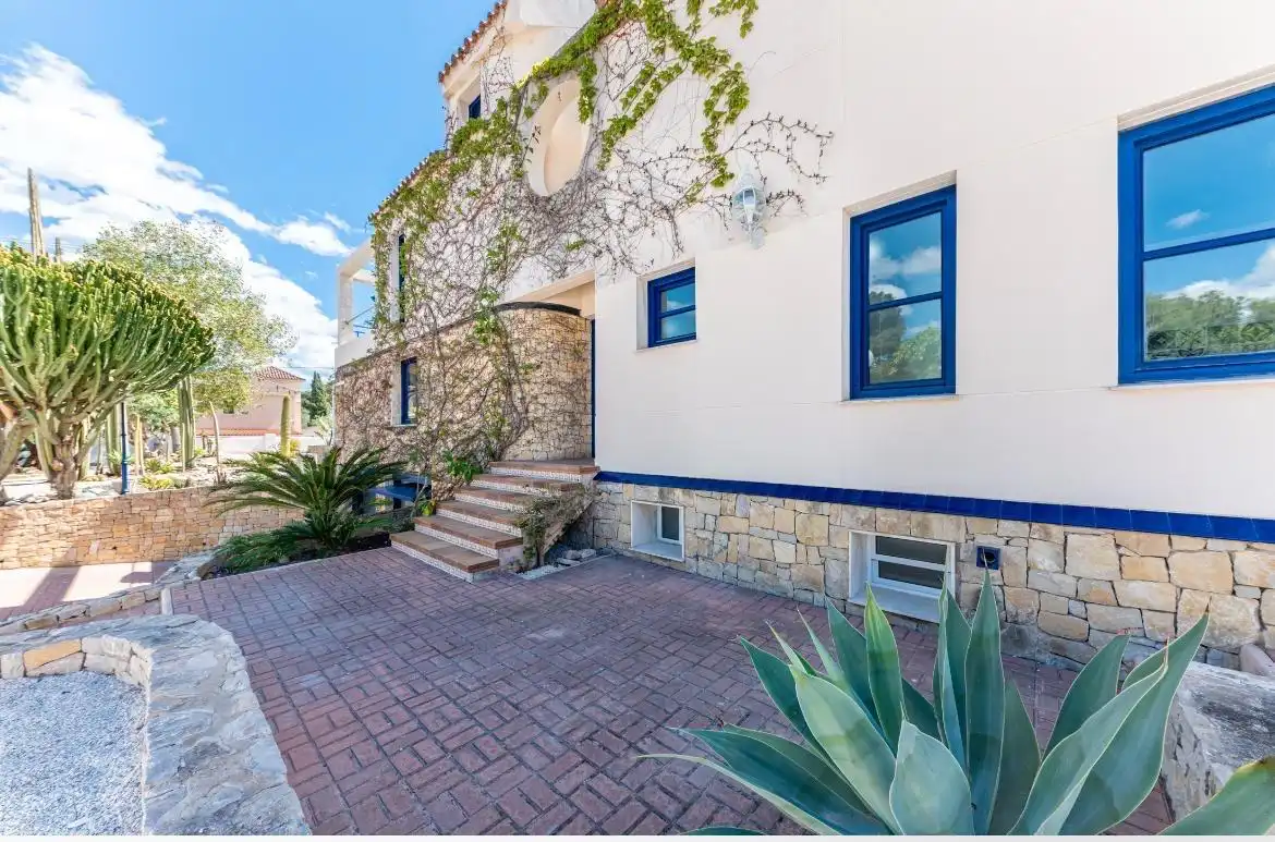 Vista exterior de Casa o xalet en venda en Alicante / Alacant amb Jardí privat, Terrassa i Traster