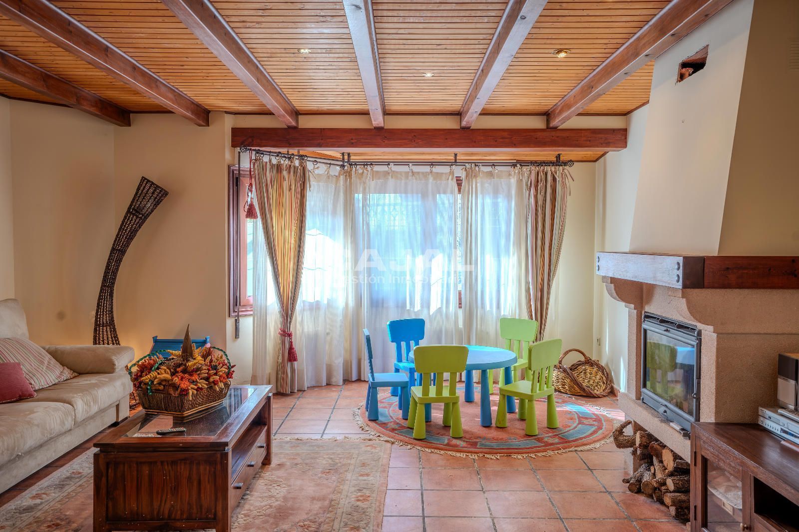 Casa adosada en venda en Riaza amb Calefacció, Traster i Piscina