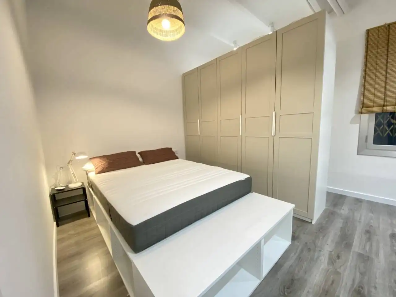 Dormitori de Apartament en venda en Barcelona amb Aire condicionat, Parquet i Moblat