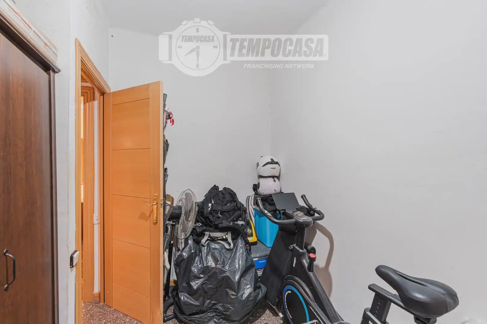 Flat for sale in Barcelona  with Air Conditioner, Heating and Balcony