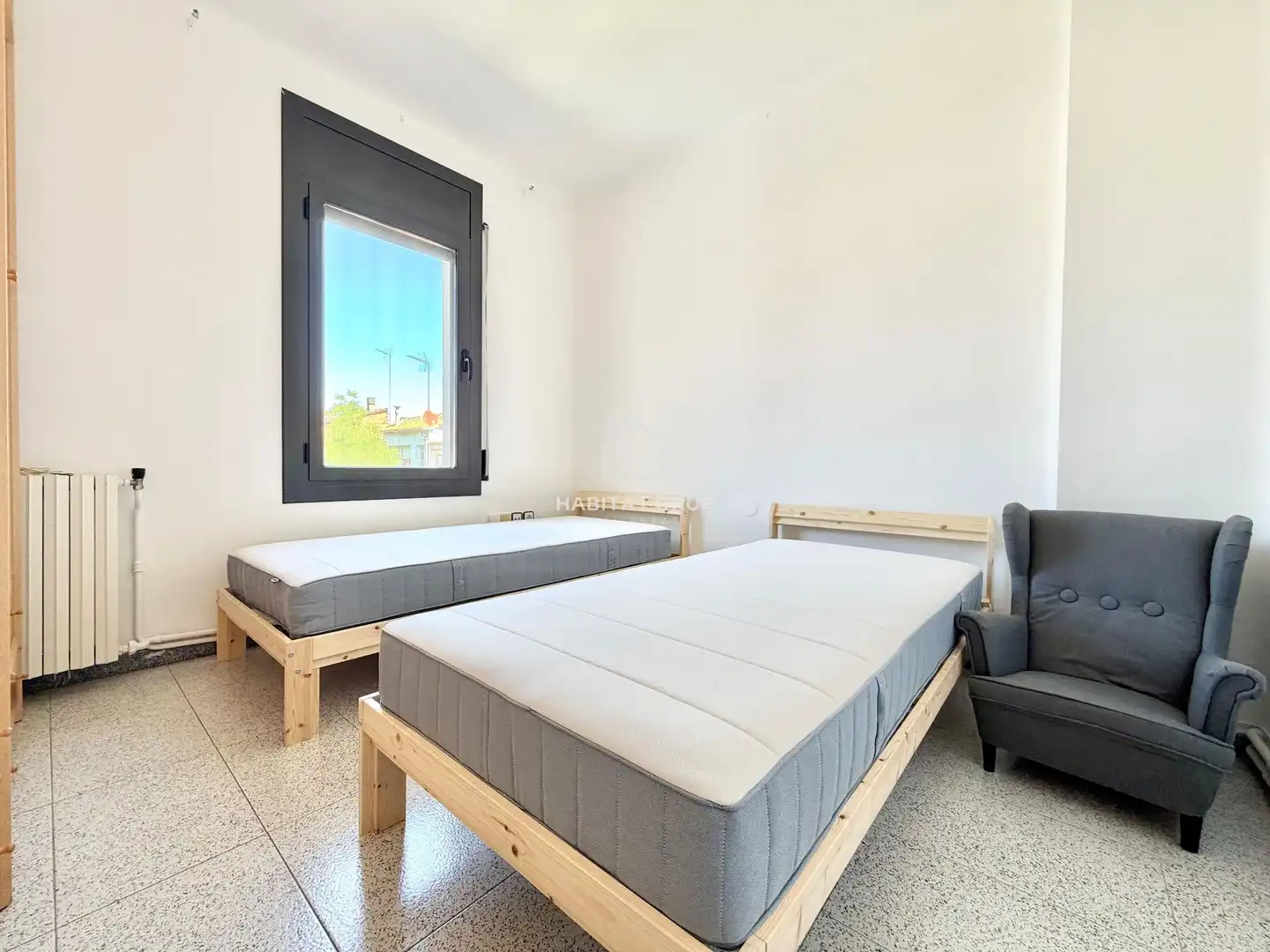 Habitación de Casa adosada en venta en Manlleu con Calefacción, Jardín privado y Terraza
