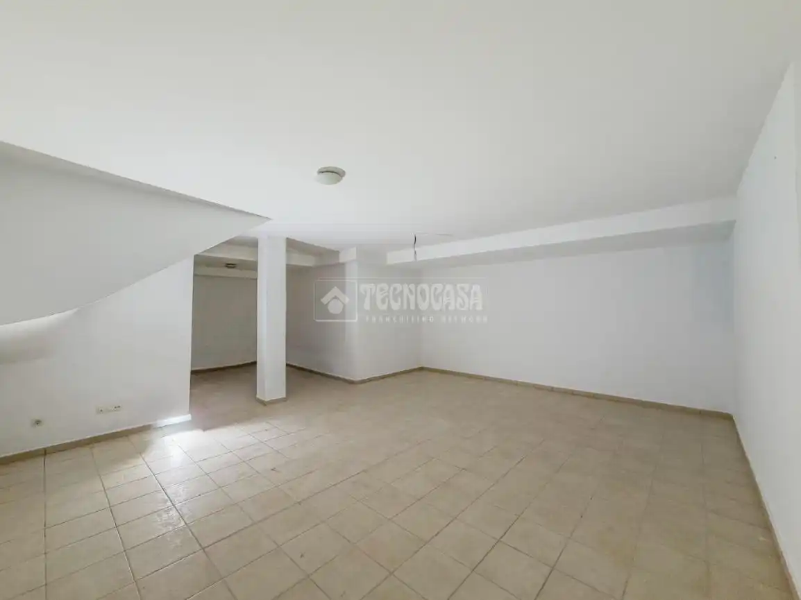 Einfamilien-Reihenhaus zum Verkauf in Rota mit Klimaanlage, Terrasse und Abstellraum