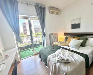 Dormitori de Apartament per a compartir en  Madrid Capital amb Moblat, Forn i Rentadora