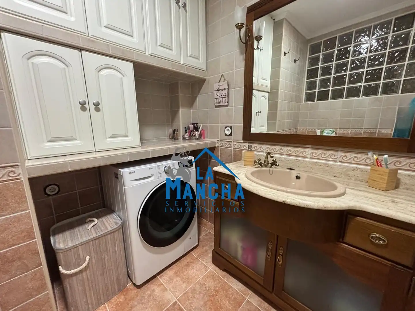 Baño de Piso de alquiler en Albacete con Aire acondicionado, Calefacción y Amueblado