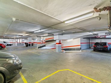 Individual with lift for sale in Carrer de la Lluna 11