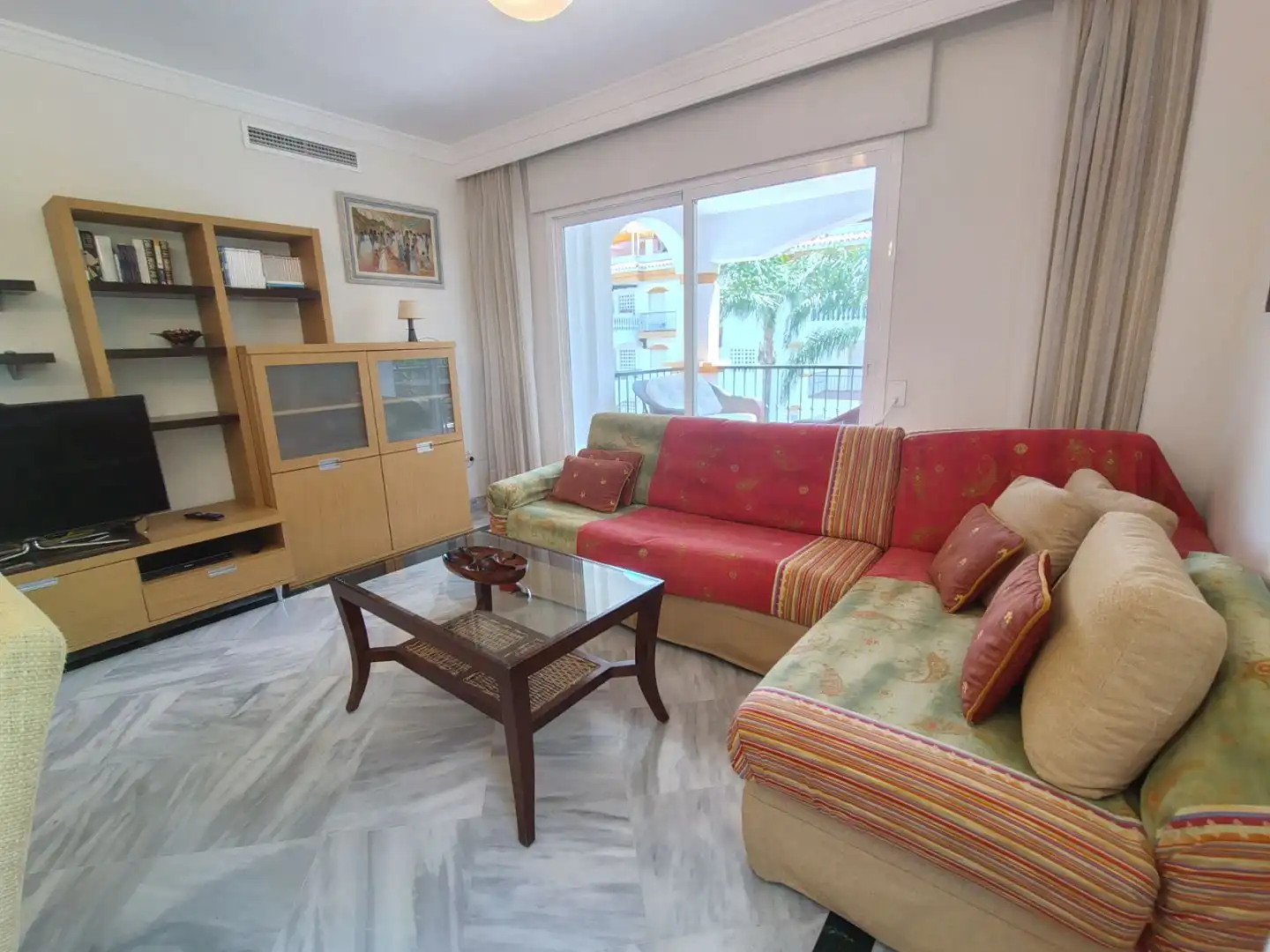 Wohnzimmer von Wohnung zur Miete in Marbella mit Klimaanlage, Heizung und Terrasse