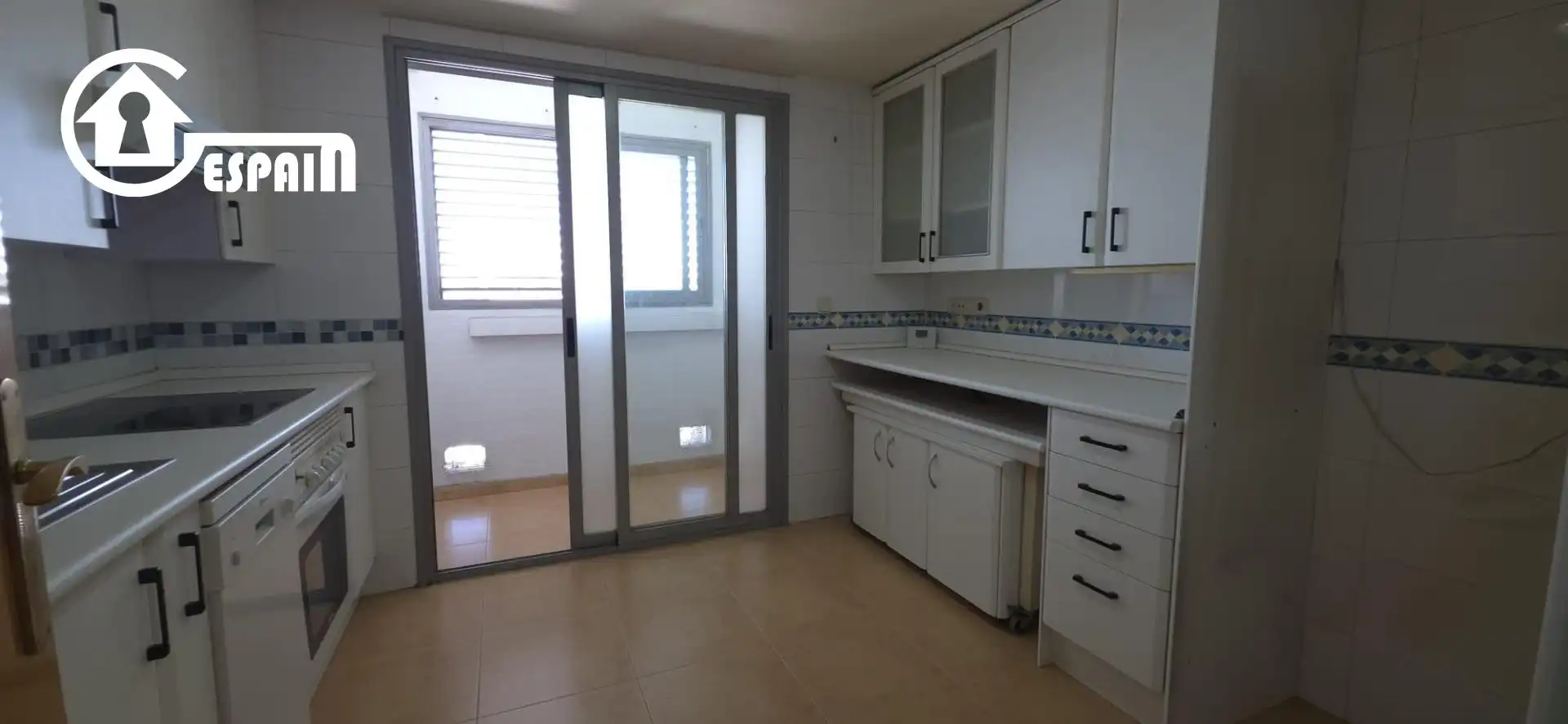 Küche von Wohnung zum Verkauf in Madrid mit Klimaanlage, Heizung und Privatgarten