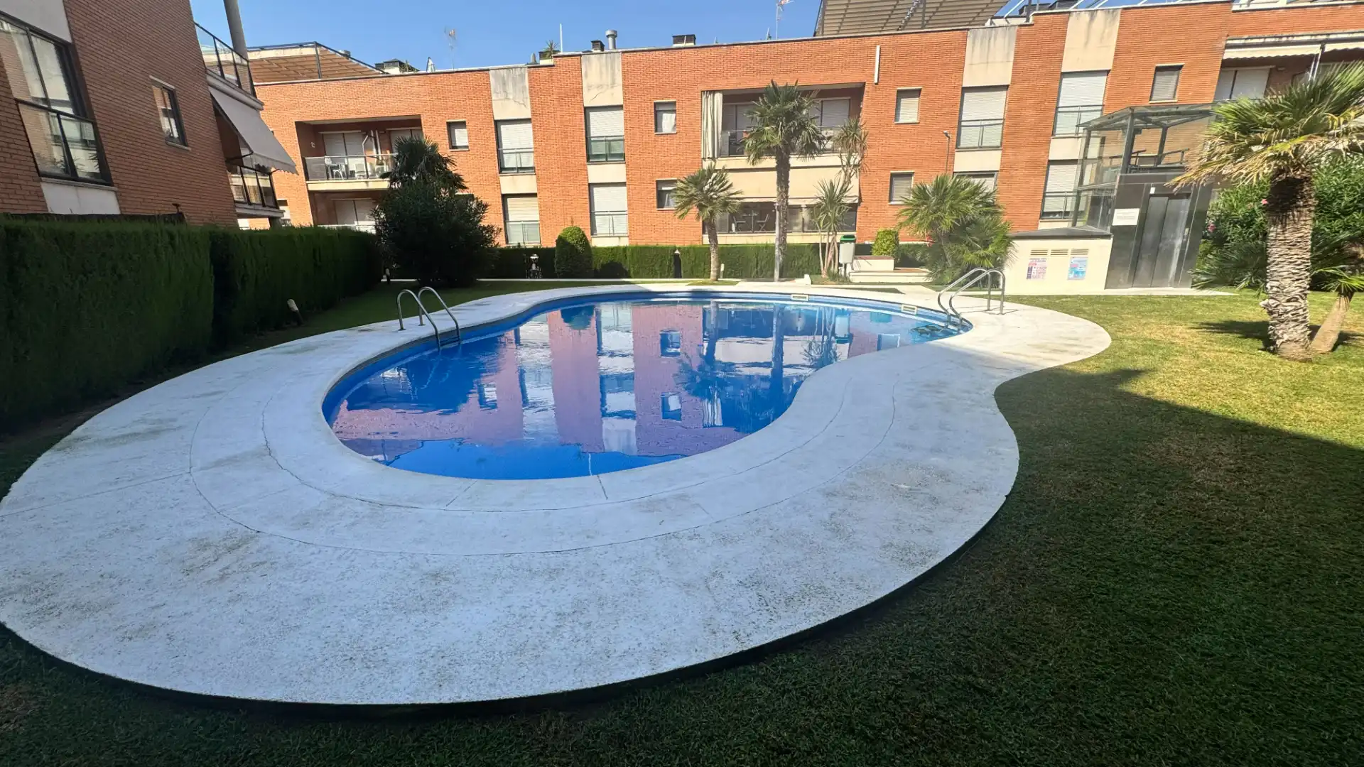 Schwimmbecken von Wohnung zum Verkauf in Cambrils mit Klimaanlage, Privatgarten und Gemeinschaftspool