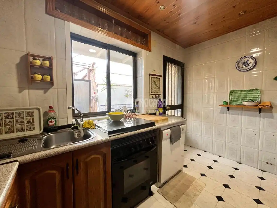 Cocina de Casa adosada en venta en Las Herencias con Calefacción, Piscina y Amueblado