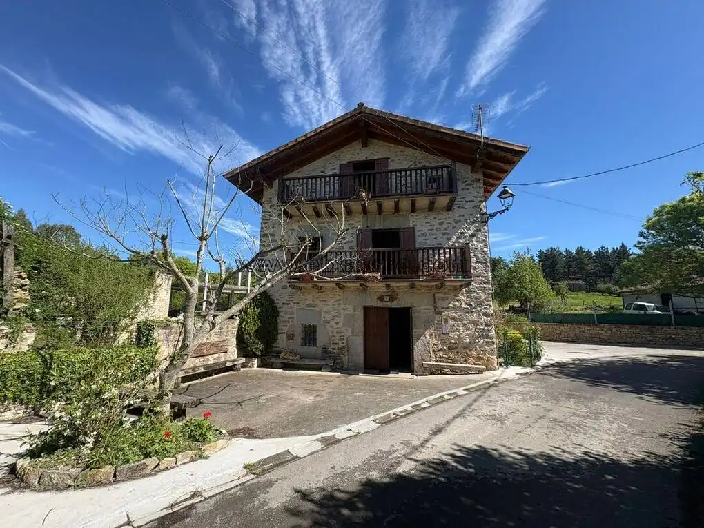 Außenansicht von Country house zum Verkauf in Ayala / Aiara mit Heizung