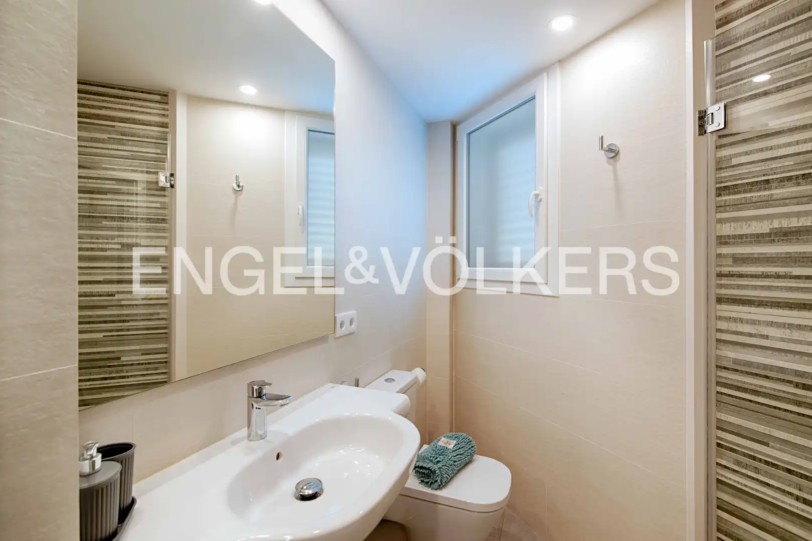 Badezimmer von Wohnung zum Verkauf in Cadaqués mit Klimaanlage, Heizung und Möbliert