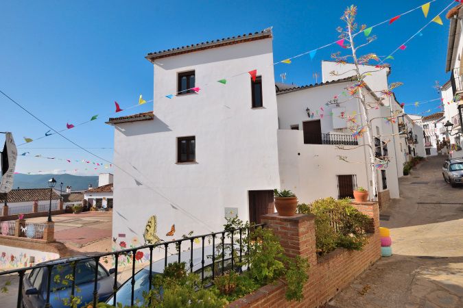 Vista exterior de Casa adosada en venda en Cartajima amb Terrassa