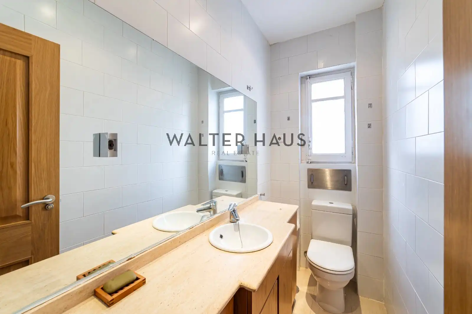 Bathroom of Flat for sale in Madrid  with Air Conditioner and Heating